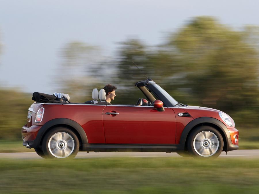  Mini Cooper D Cabrio 2010 года  (фото 16 из 23)
